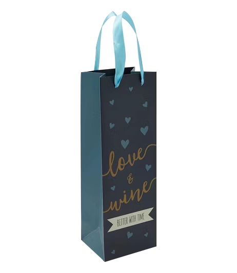 1-Custom-paper-liquor-bag-with-wine-bottle