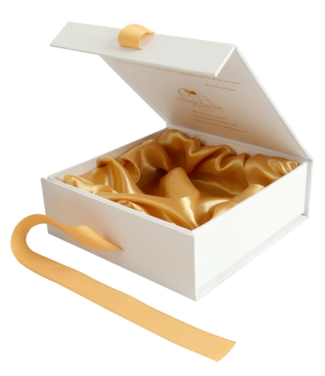 Luxury-hair-extension-box-with-magnetic-closure-and-gold-foil
