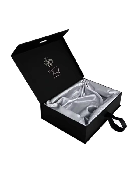 Luxury-velvet-locket-packaging-box-with-satin-interior