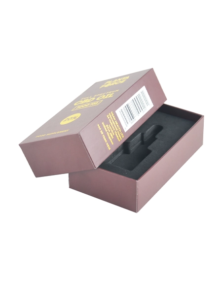 Luxury-weed-oil-packaging-with-foil-finish