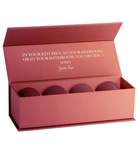 Magnetic-closure-Mother-s-Day-candle-packaging-with-rose-gold-foil-custom-boxes