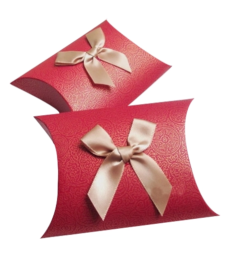 Personalized-pillow-gift-boxes-for-retail-products