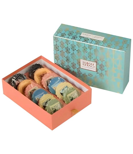 Rigid-luxury-wax-melt-packaging-with-foil-logo