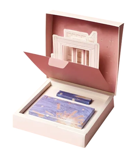 Unboxing-experience-with-custom-influencer-PR-packaging